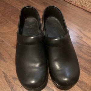Women’s dansko clogs